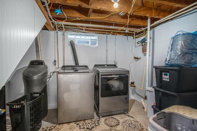 laundry room with laundry area and washing machine and dryer