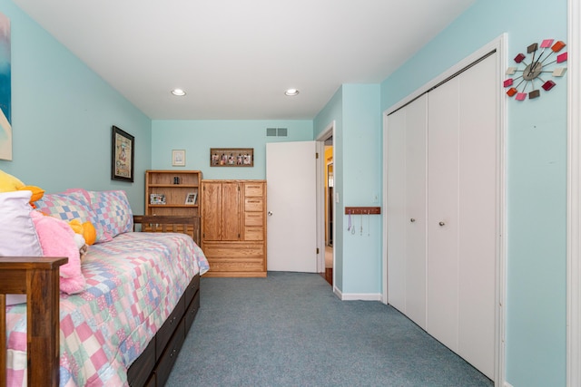 bedroom with visible vents, a closet, baseboards, recessed lighting, and carpet