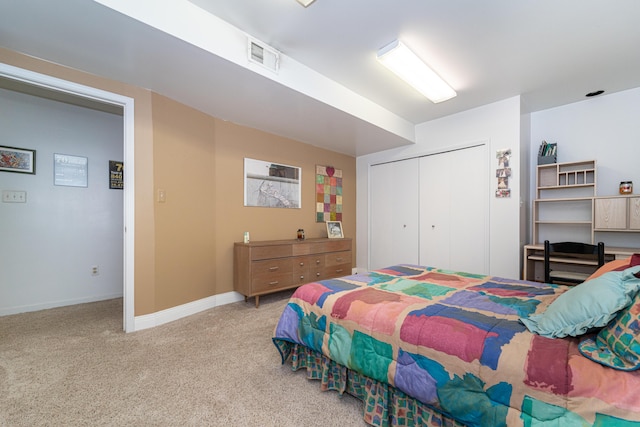 bedroom featuring carpet floors, baseboards, visible vents, and a closet