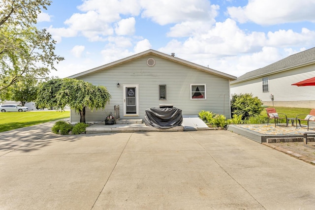 220 Nottingham Dr, Brooklyn, MI 49230 - view of front of property featuring a patio