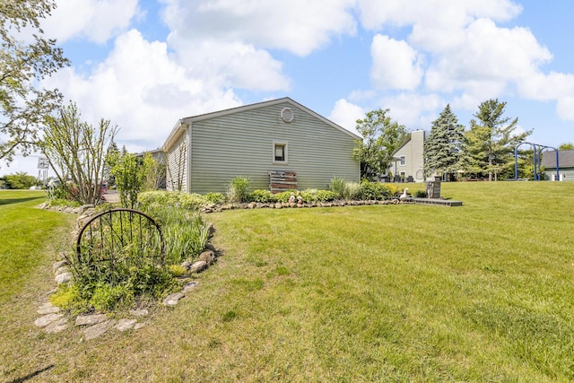 220 Nottingham Dr, Brooklyn, MI 49230 - view of side of property featuring a yard
