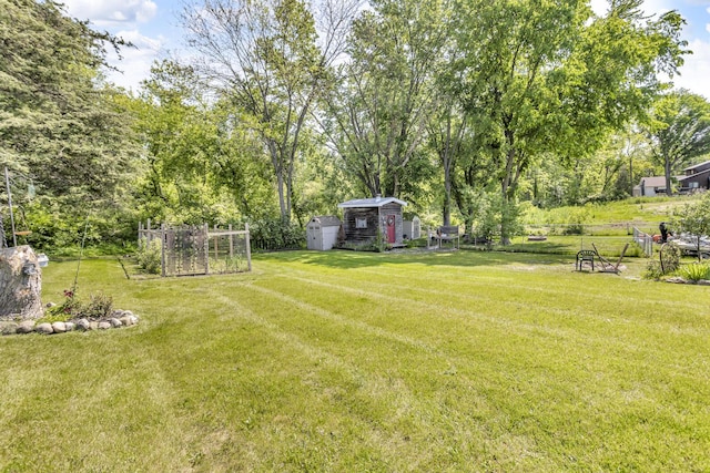 220 Nottingham Dr, Brooklyn, MI 49230 - view of grassy yard