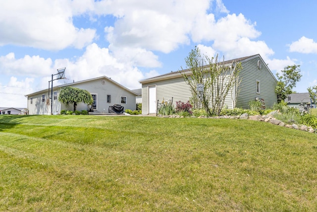 220 Nottingham Dr, Brooklyn, MI 49230 - back of house featuring a lawn