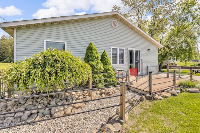 220 Nottingham Dr, Brooklyn, MI 49230 - view of side of property with a yard