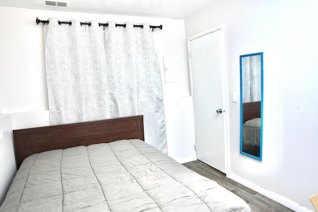 6131 S Mohawk Ave, Ypsilanti, MI 48197 - bedroom featuring wood finished floors and baseboards