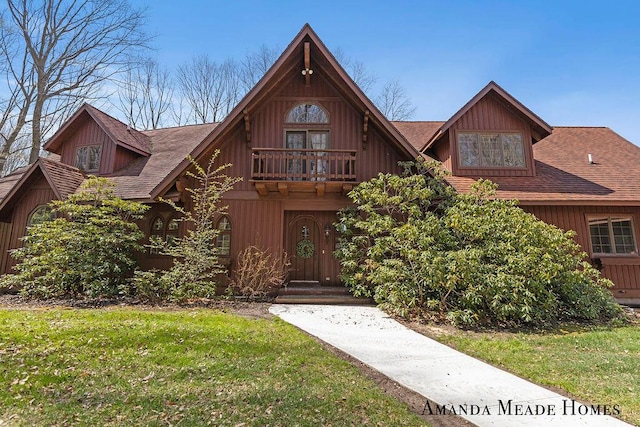 12345 92nd St SE, Alto, MI 49302 - view of front of house with roof with shingles, a front lawn, and a balcony