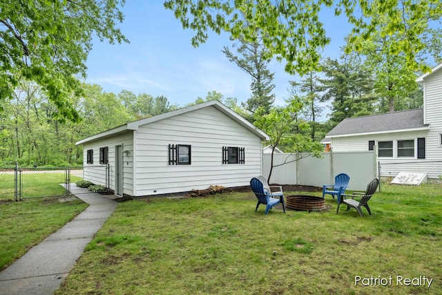 1266 E 88th St, Newaygo, MI 49337 - back of house featuring an outdoor fire pit and a gate