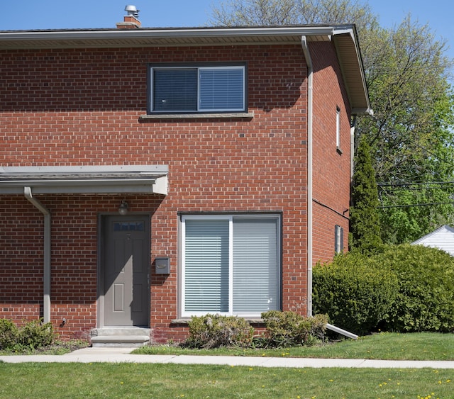 view of front facade featuring brick siding