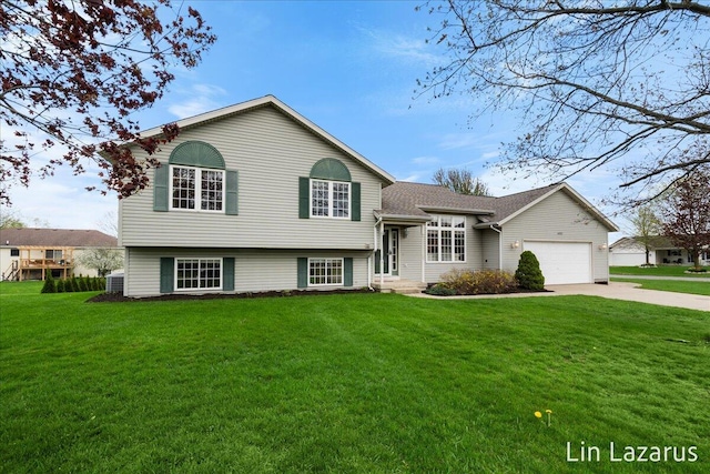 6332 Rush Creek Ct, Hudsonville, MI 49426 - split level home featuring a garage, roof with shingles, driveway, and a front lawn