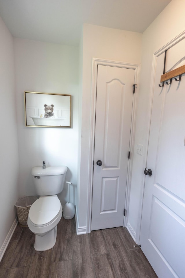 270 Fairway View Dr, Oxford, MI 48371 - bathroom featuring wood finished floors and baseboards
