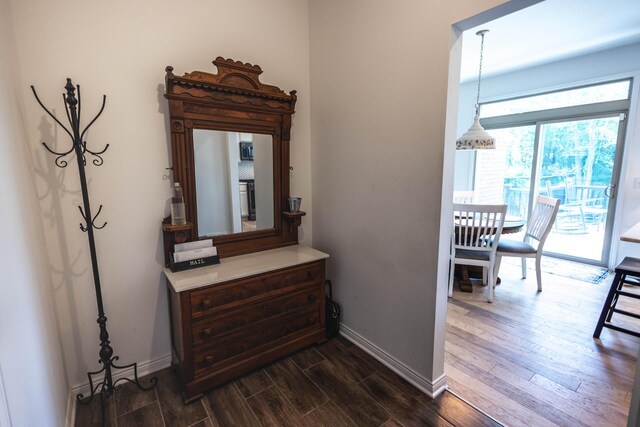 270 Fairway View Dr, Oxford, MI 48371 - hallway featuring dark wood-style floors and baseboards