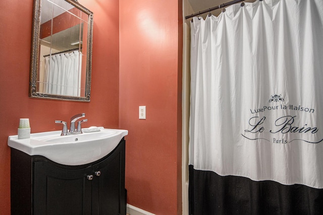 4289 Millpond Dr NE, Rockford, MI 49341 - full bath with vanity, a shower with shower curtain, and baseboards