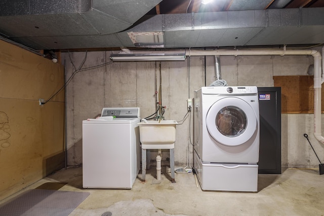 416 Barberry Ave, Portage, MI 49002 - washroom with washing machine and clothes dryer, laundry area, and a sink