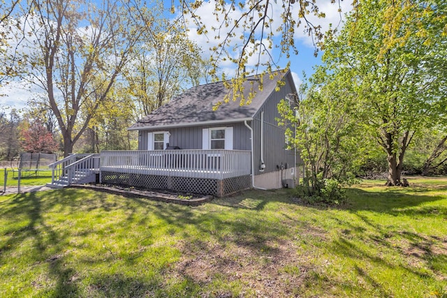 109 Diversy Dr, Brooklyn, MI 49230 - exterior space with roof with shingles, a wooden deck, and a front yard