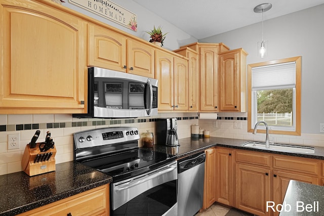 4524 Hidden Ridge Dr, Hudsonville, MI 49426 - kitchen with appliances with stainless steel finishes, a sink, light brown cabinets, and tasteful backsplash