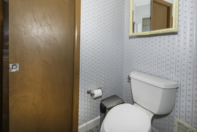 1620 Whittier Rd, Ypsilanti, MI 48197 - bathroom with wallpapered walls and toilet
