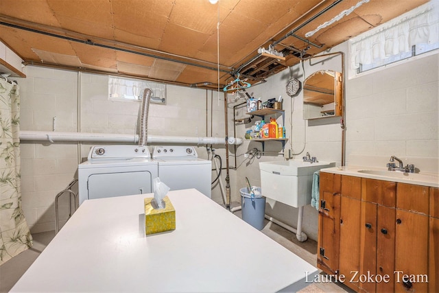 347 Dewitt Ln, Spring Lake, MI 49456 - laundry room with independent washer and dryer