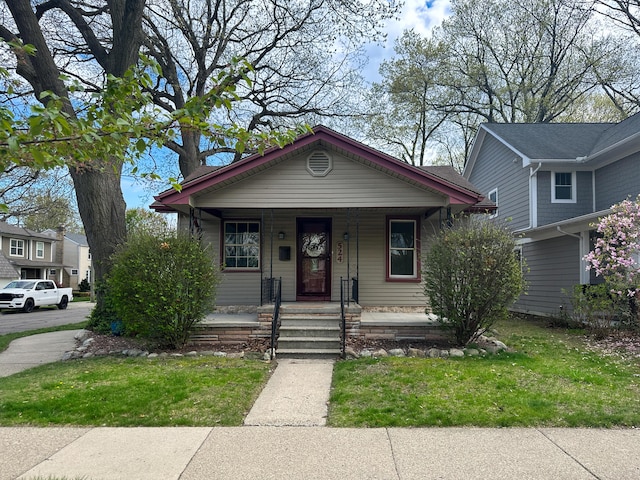 524 E Farnum Ave, Royal Oak, MI 48067 - bungalow-style home with a porch and a front lawn