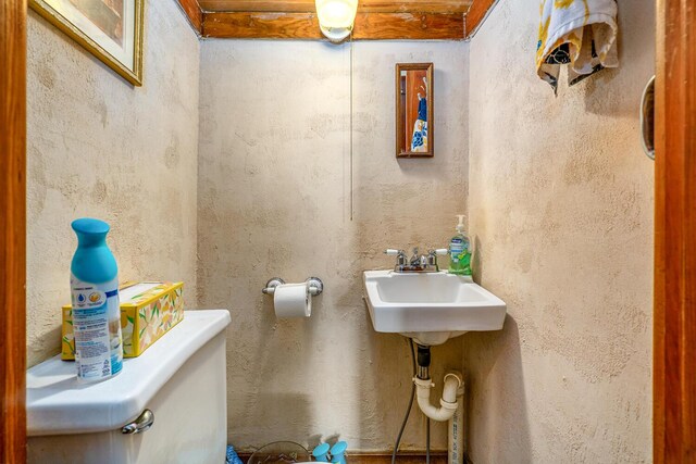 815 Wolcott Ave, Saint Joseph, MI 49085 - bathroom with toilet and a sink