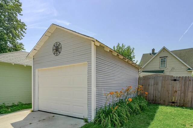 815 Wolcott Ave, Saint Joseph, MI 49085 - garage featuring driveway
