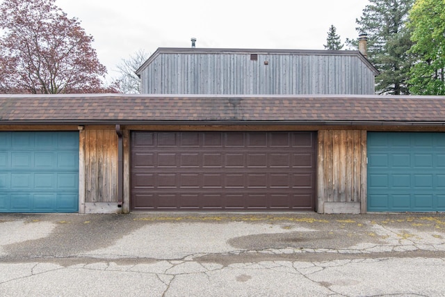 2033 Pauline Ct, Ann Arbor, MI 48103 - view of garage