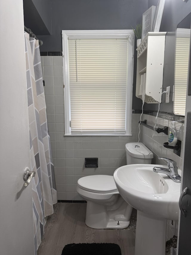 9705 Wormer Ave, Redford, MI 48239 - bathroom featuring a sink, tile walls, toilet, and a shower with shower curtain