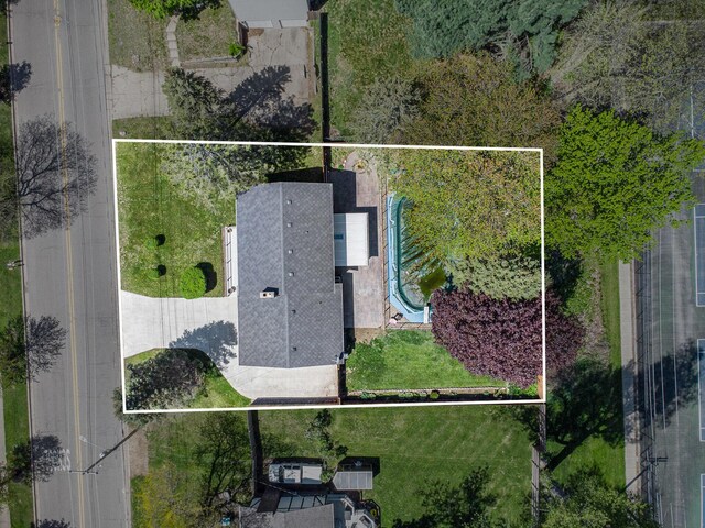105 N Dr E, Marshall, MI 49068 - aerial view of property and surrounding area with property parcel outlined and a pool area