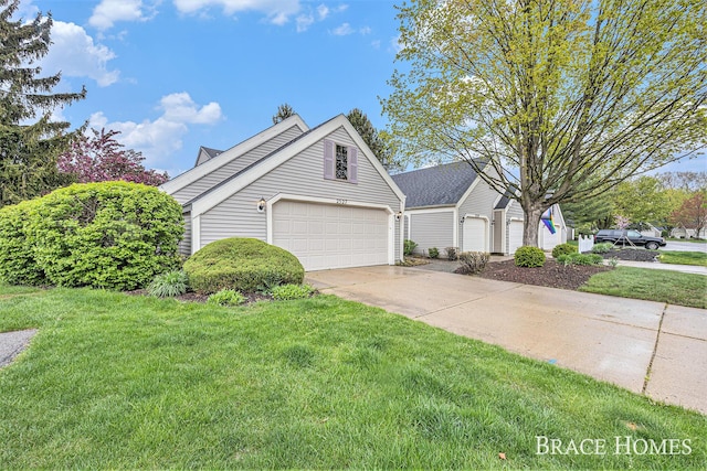 view of front of home featuring a front lawn and concrete driveway
