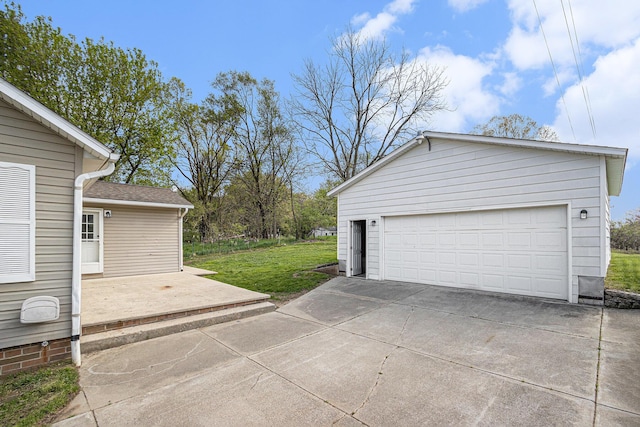 view of detached garage