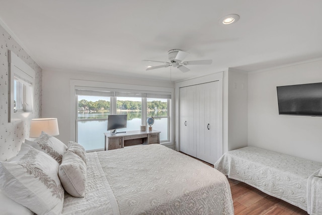 67592 95th Ave, Dowagiac, MI 49047 - bedroom featuring wood finished floors, a closet, ornamental molding, ceiling fan, and recessed lighting