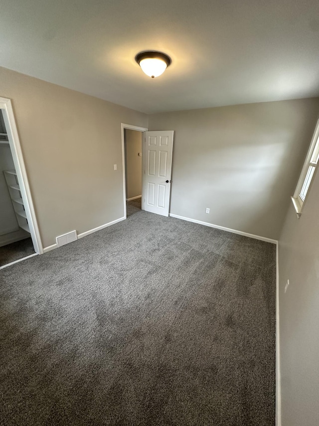 7150 Shenandoah Ave, Allen Park, MI 48101 - unfurnished bedroom featuring baseboards, carpet flooring, and a spacious closet