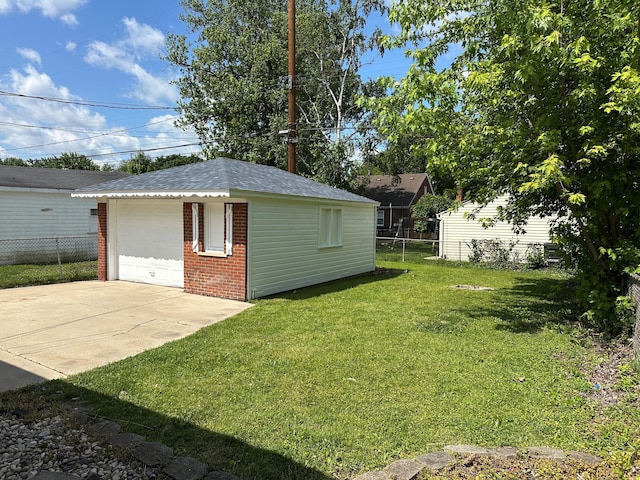 7150 Shenandoah Ave, Allen Park, MI 48101 - view of yard featuring an outdoor structure and a detached garage