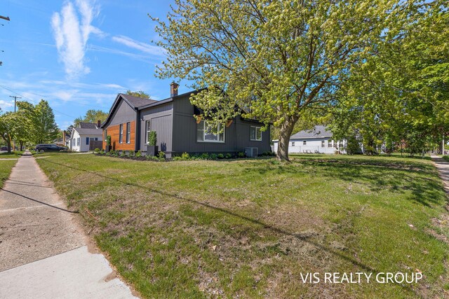 201 S Lake Ave, Spring Lake, MI 49456