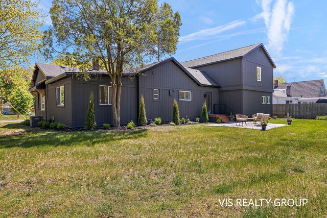 201 S Lake Ave, Spring Lake, MI 49456