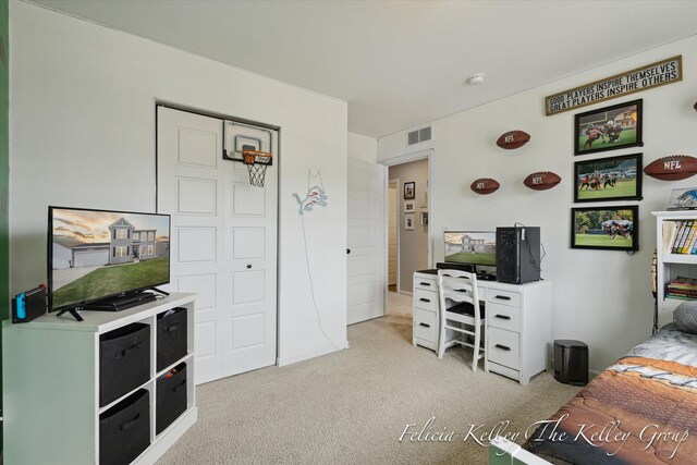 560 Pioneer Trl, Cedar Springs, MI 49319 - bedroom featuring light carpet and visible vents