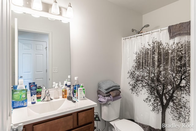 8161 W Sturtevant Ave, Richland, MI 49083 - full bathroom featuring vanity, toilet, and curtained shower