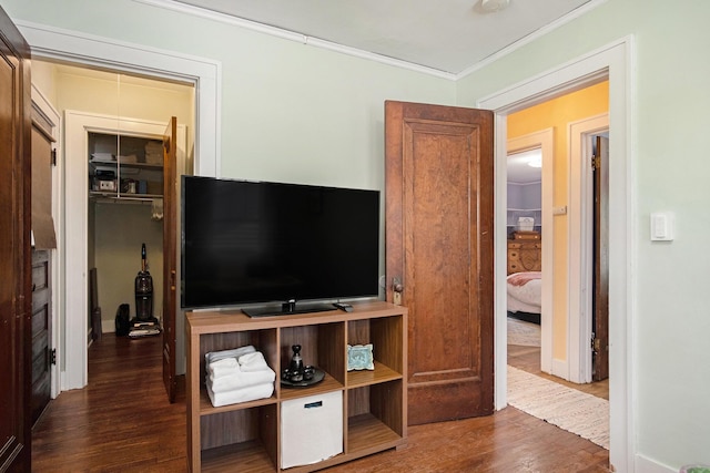 living room featuring wood finished floors and crown molding