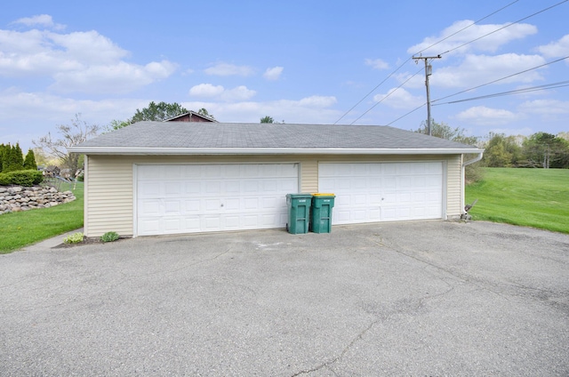 view of detached garage