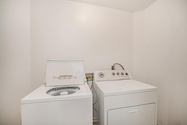 laundry room with laundry area and washer and clothes dryer