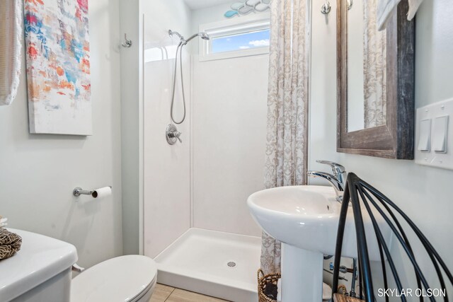 1520 Beach St, Muskegon, MI 49441 - bathroom featuring a stall shower and toilet