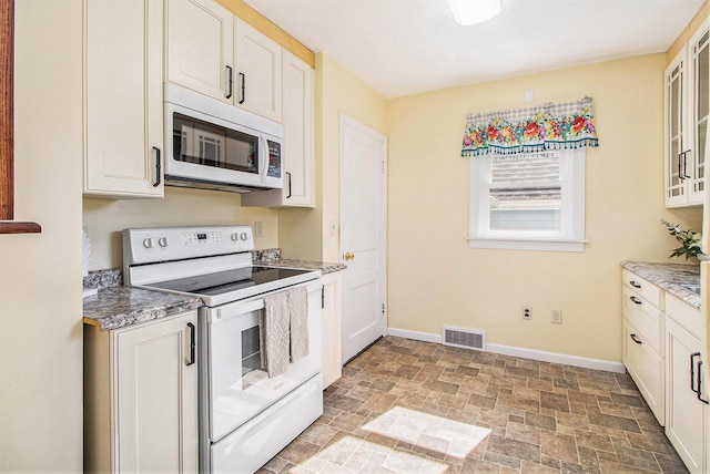 606 E 2nd St, Lawton, MI 49065 - photo 4