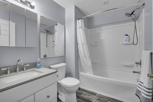 full bathroom featuring shower / bath combo with shower curtain, wood tiled floors, vanity, and toilet