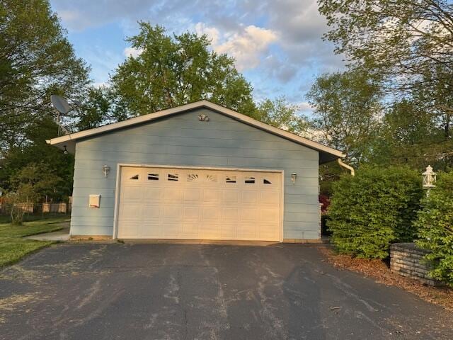 view of detached garage