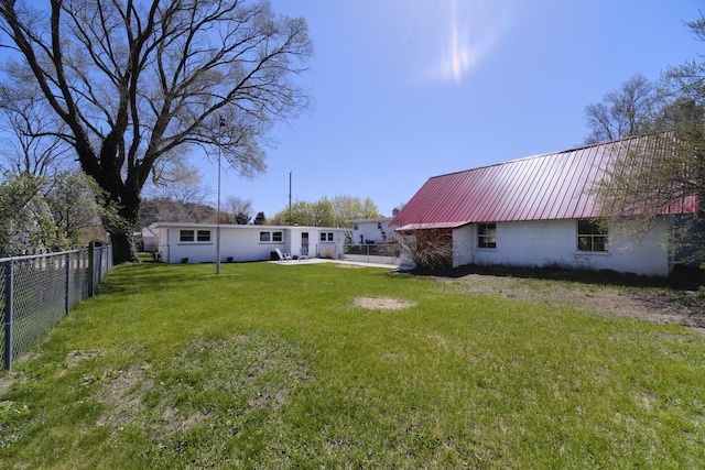 923 Maple St, Ludington, MI 49431 - view of yard