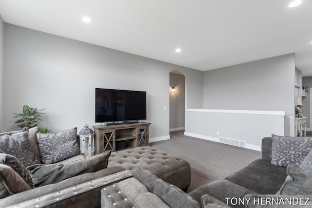 7104 Crimson Ct, Hudsonville, MI 49426 - carpeted living room featuring arched walkways, recessed lighting, and baseboards