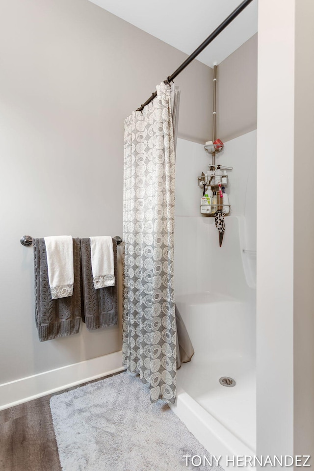 7104 Crimson Ct, Hudsonville, MI 49426 - full bath featuring a shower with curtain and wood finished floors