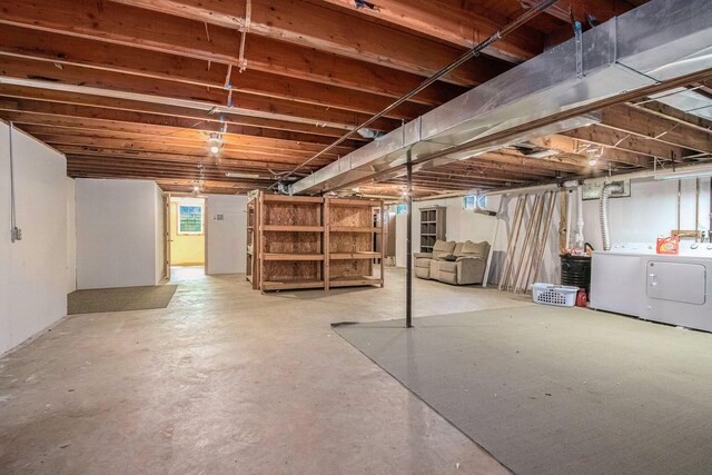 32867 Middle Crossing Rd, Dowagiac, MI 49047 - unfinished below grade area featuring washer and clothes dryer