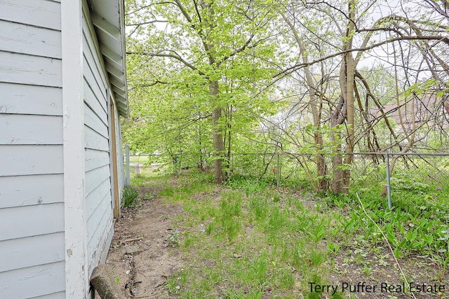155 W Summit Ave, Muskegon, MI 49444 - view of yard featuring fence