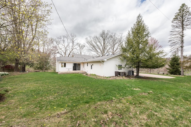 2277 W Huron River Dr, Ann Arbor, MI 48103 - back of property with a yard