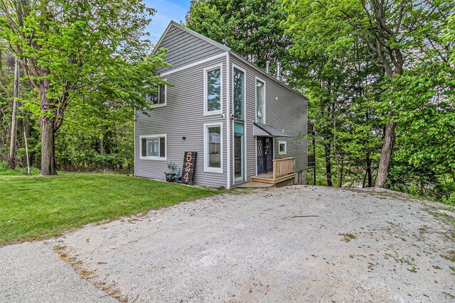 524 S Mears Ave, Whitehall, MI 49461 - view of front facade featuring a front yard and a wooden deck